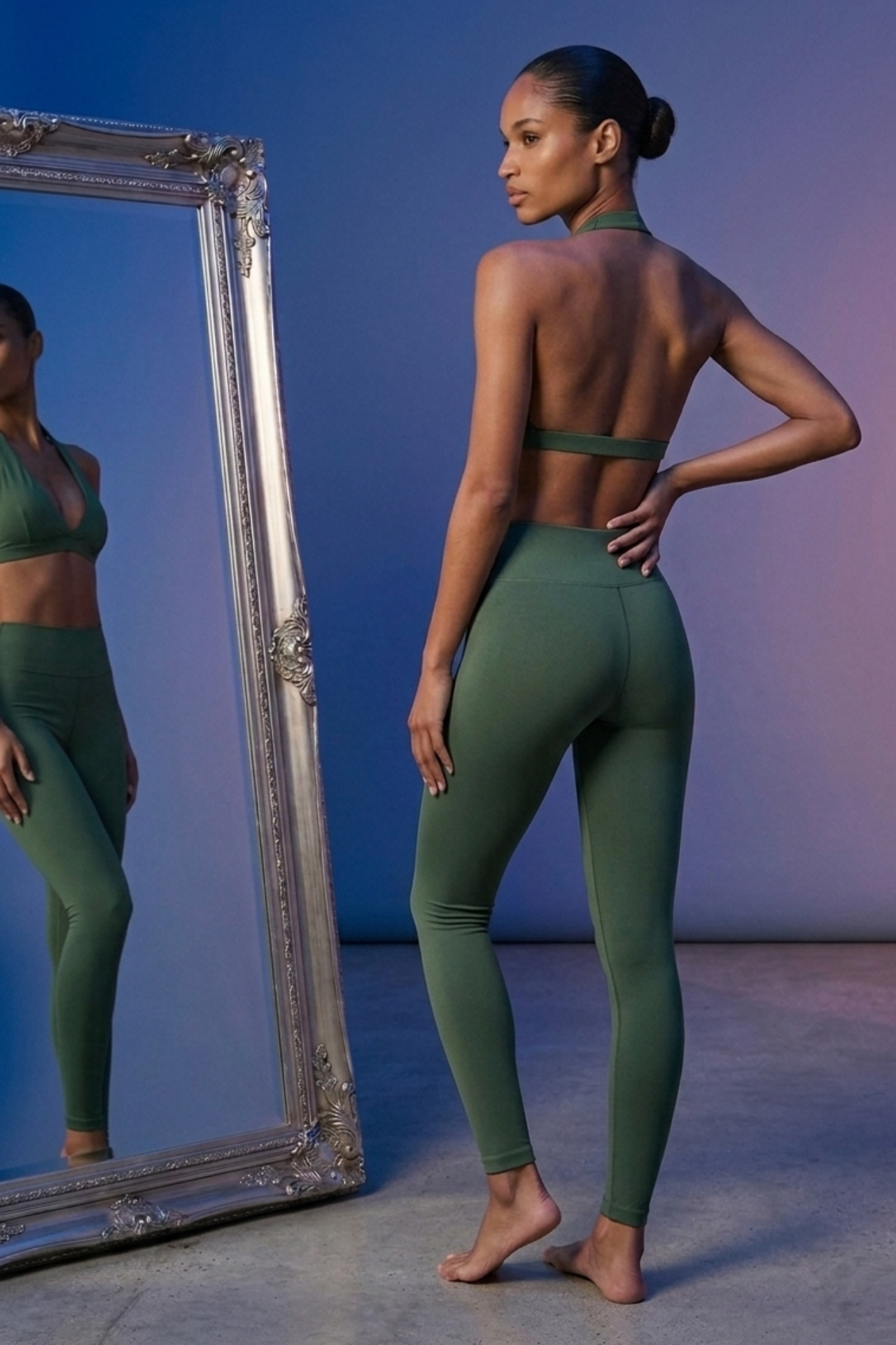 Top Costas Nuas Fitness Verde Militar
