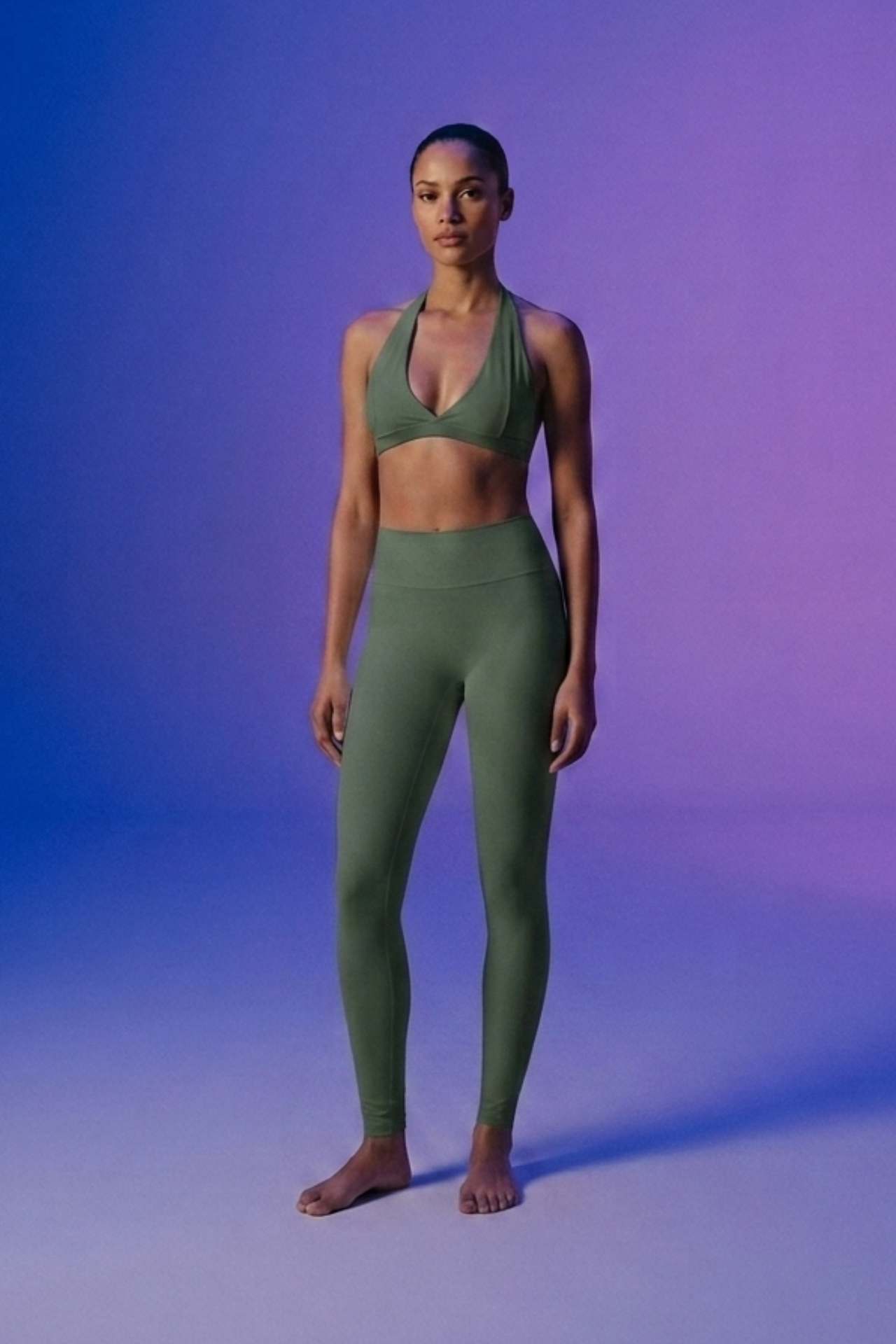 Top Costas Nuas Fitness Verde Militar